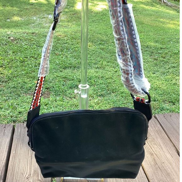 Black nylon crossbody bag w/ wide guitar strap zip-around 11" – Unbranded - Picture 2 of 6